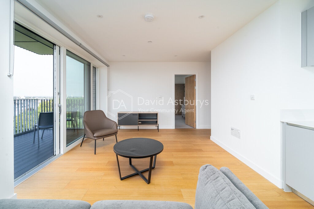 Flat Hale Wharf in Greater London
