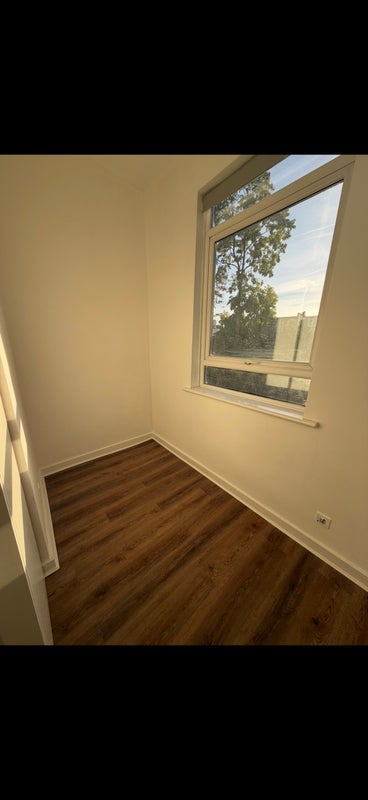Room Louvaine Road in Greater London