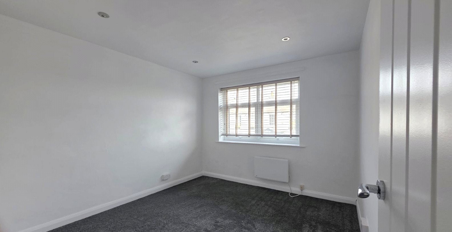 Flat Smallfield Road in Reigate and Banstead