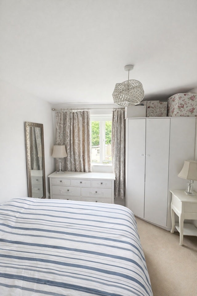 Flat Falcondale Road in Bristol