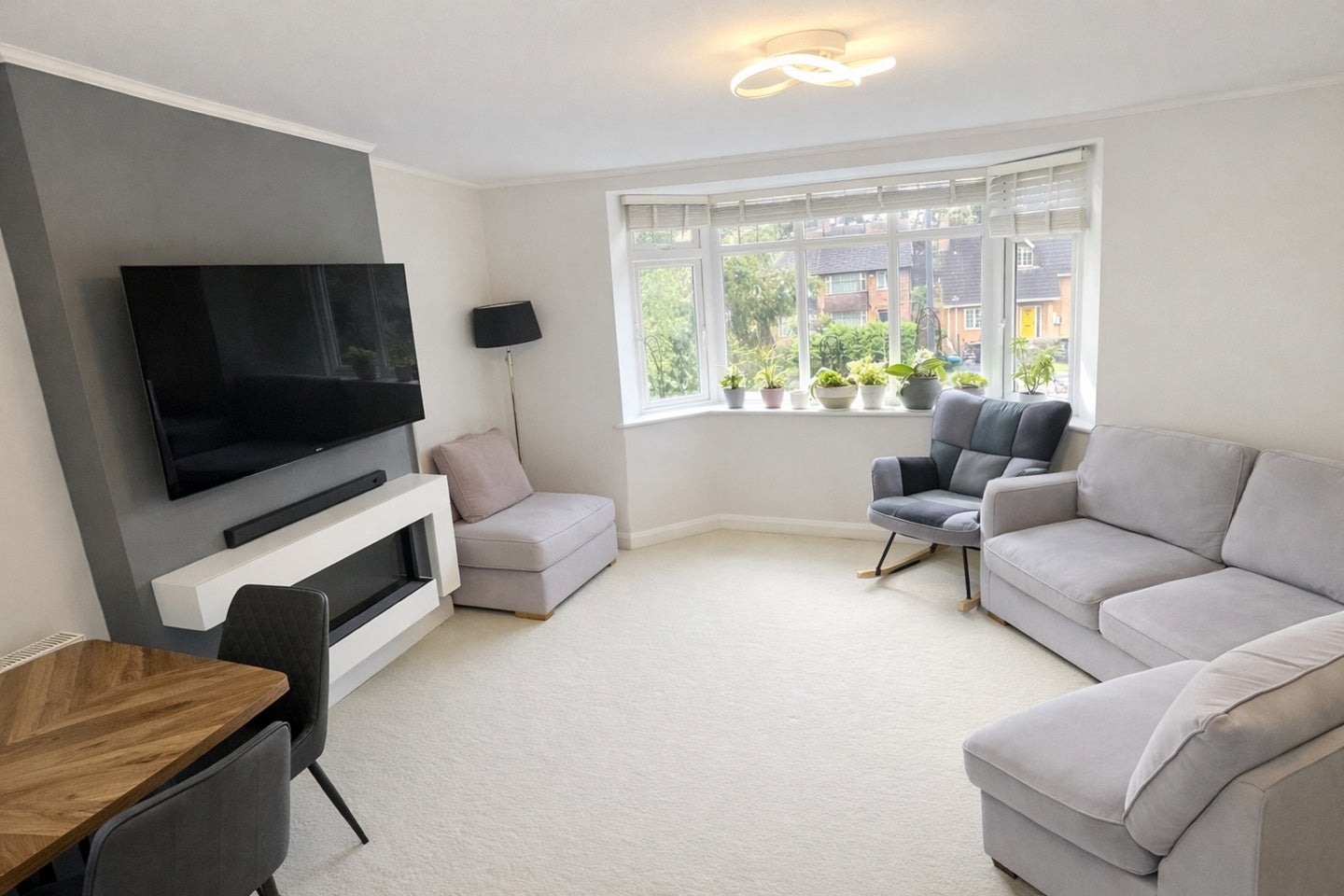 Flat Falcondale Road in Bristol