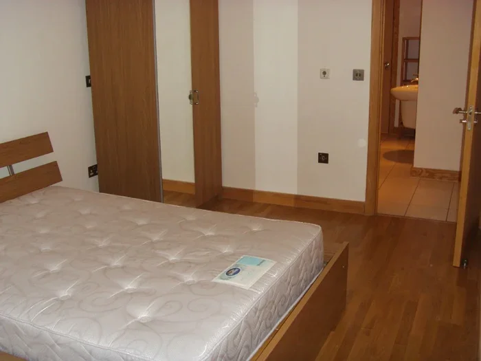 Room Roach Road in Greater London