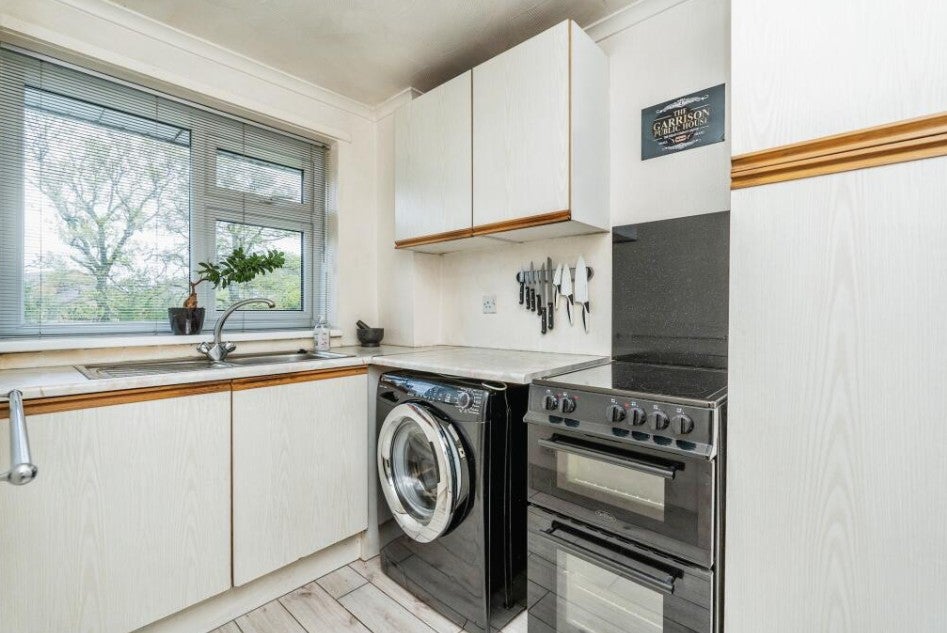 Flat Treagore Road in Southampton