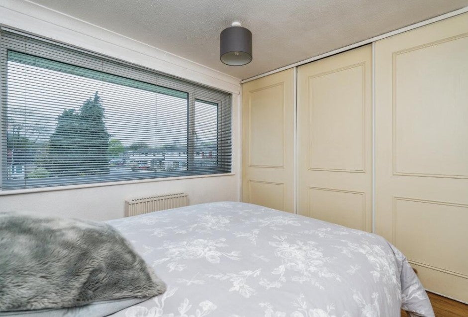 Flat Treagore Road in Southampton