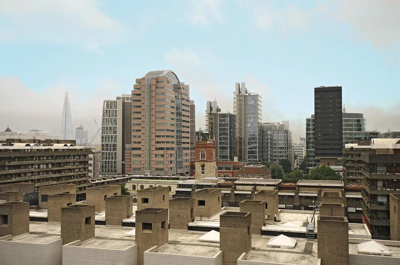 Flat Frobisher Crescent in City of London