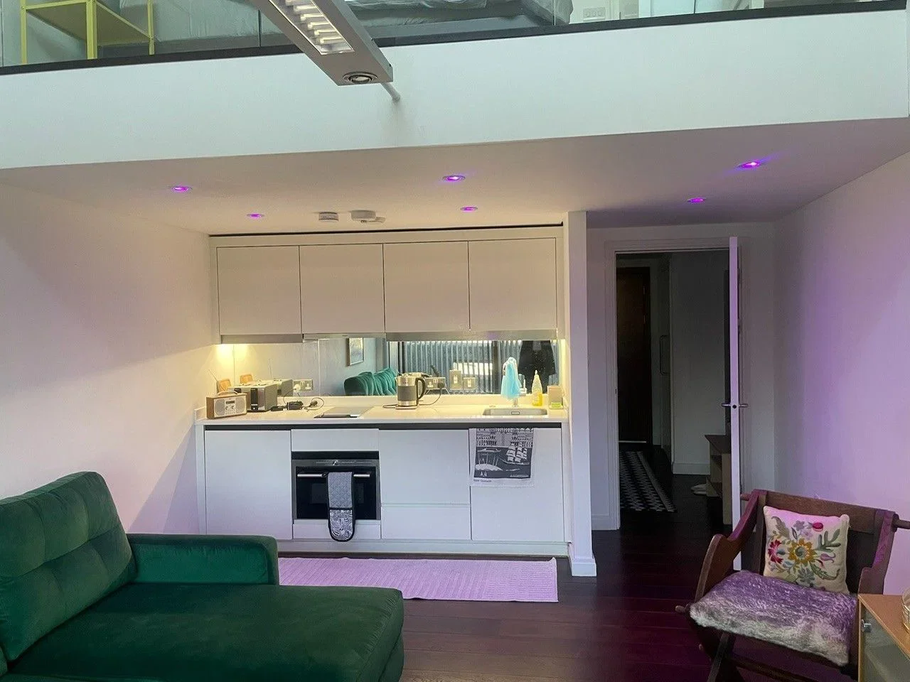 Flat Frobisher Crescent in City of London