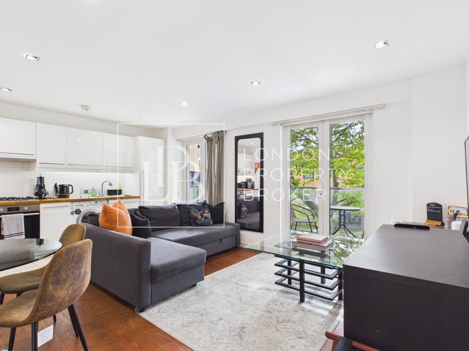 Flat Harrow Road in City of Westminster