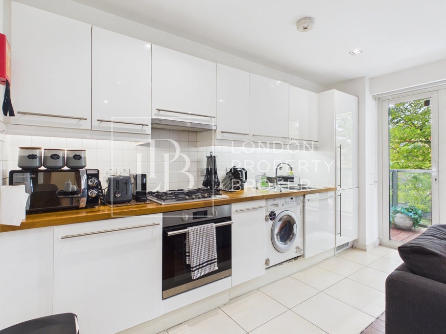 Flat Harrow Road in City of Westminster
