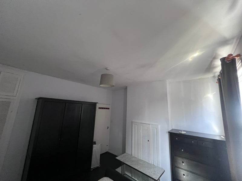 Room Davidson Road in Greater London