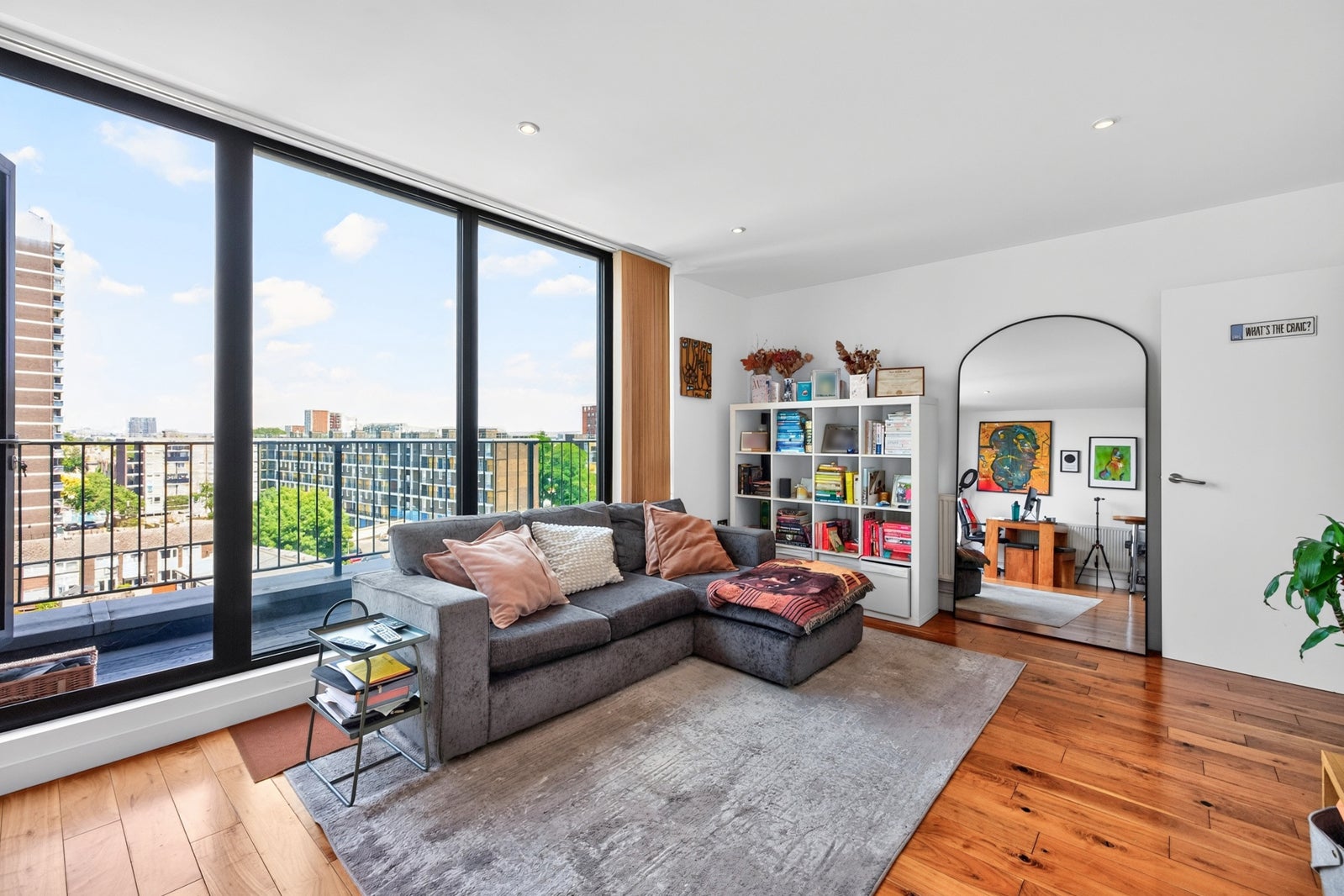 Flat Balmes Road in Greater London