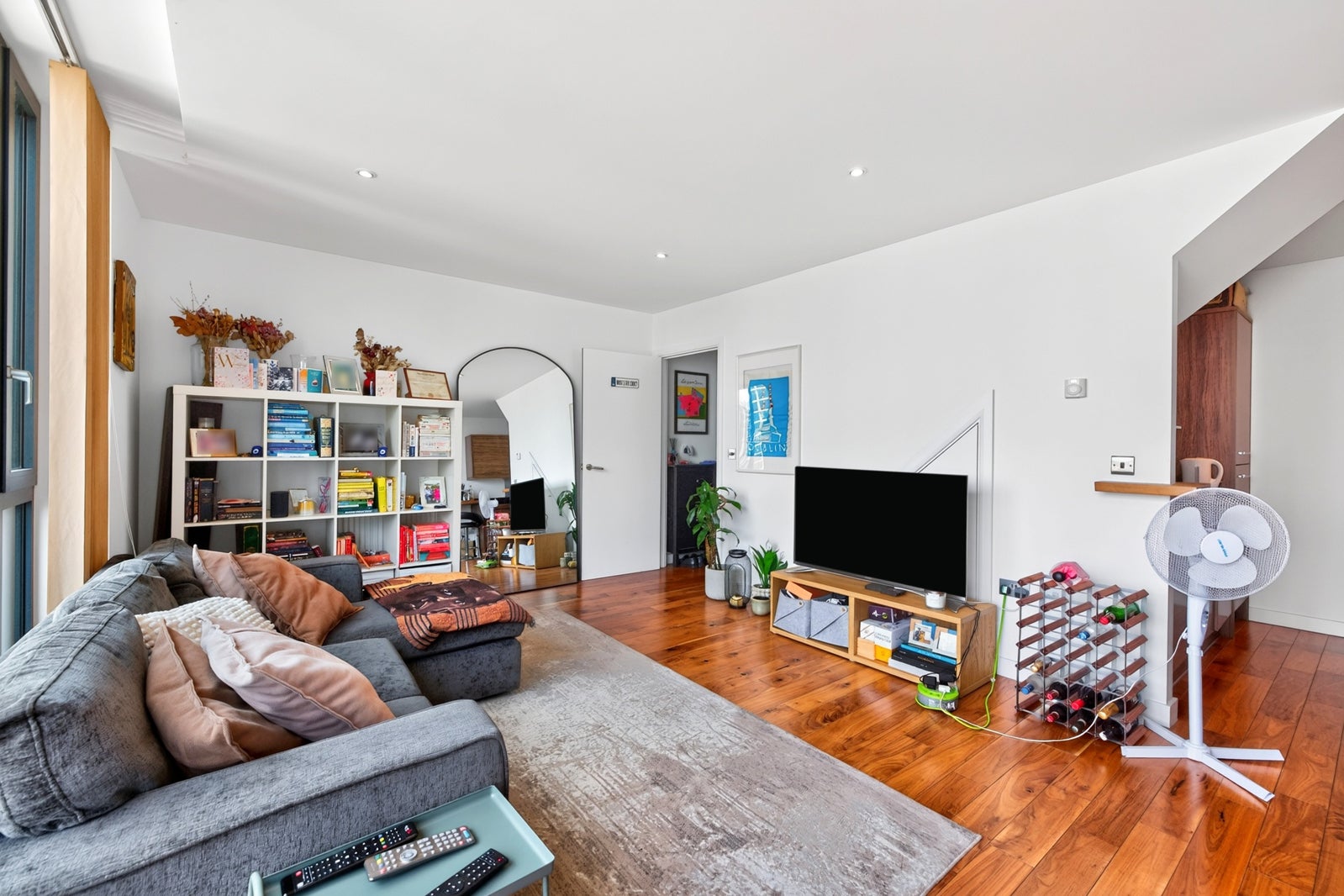 Flat Balmes Road in Greater London