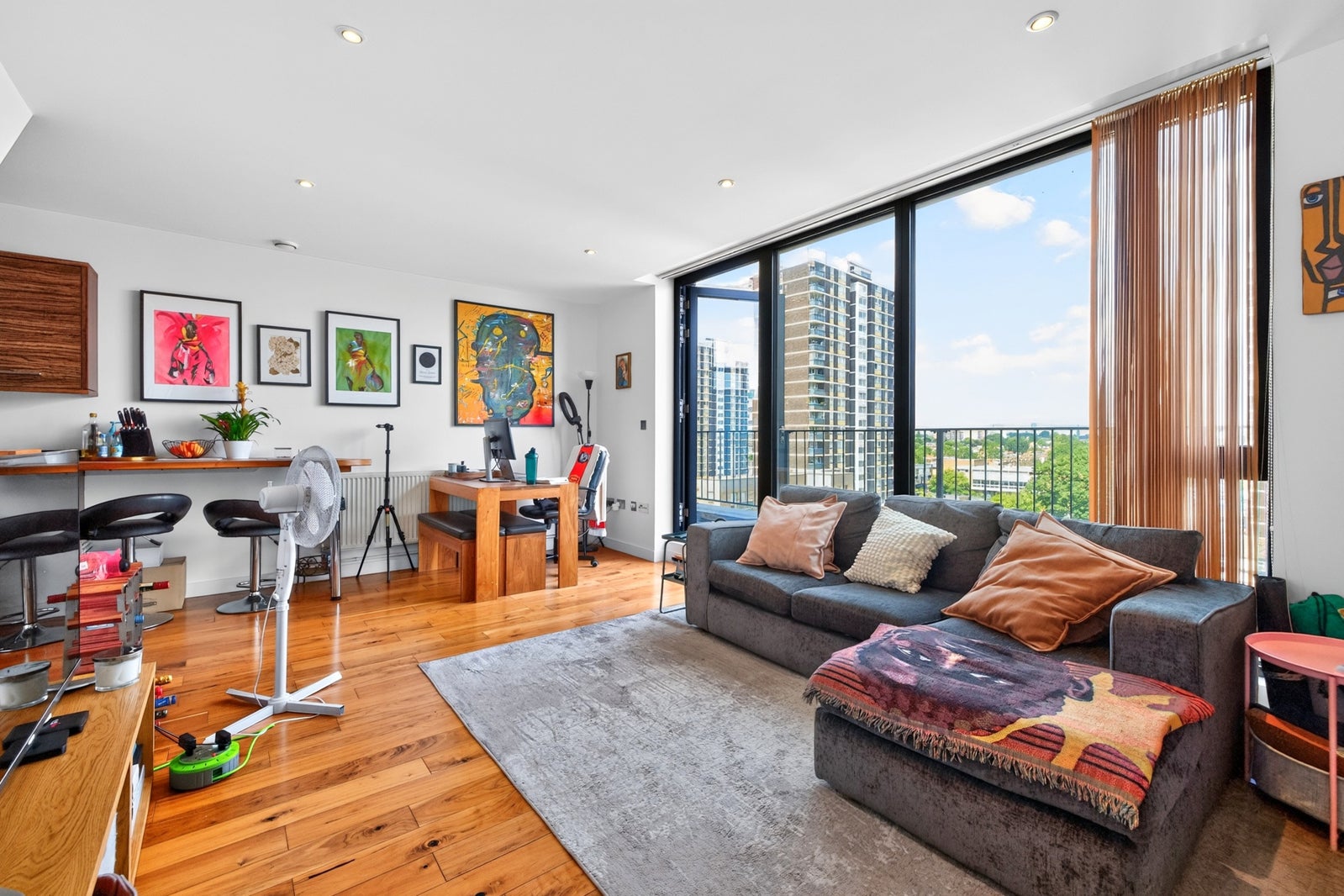 Flat Balmes Road in Greater London
