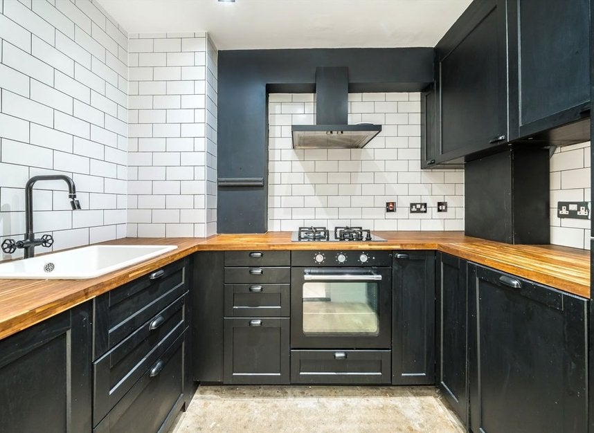 Flat Chicksand Street in Greater London