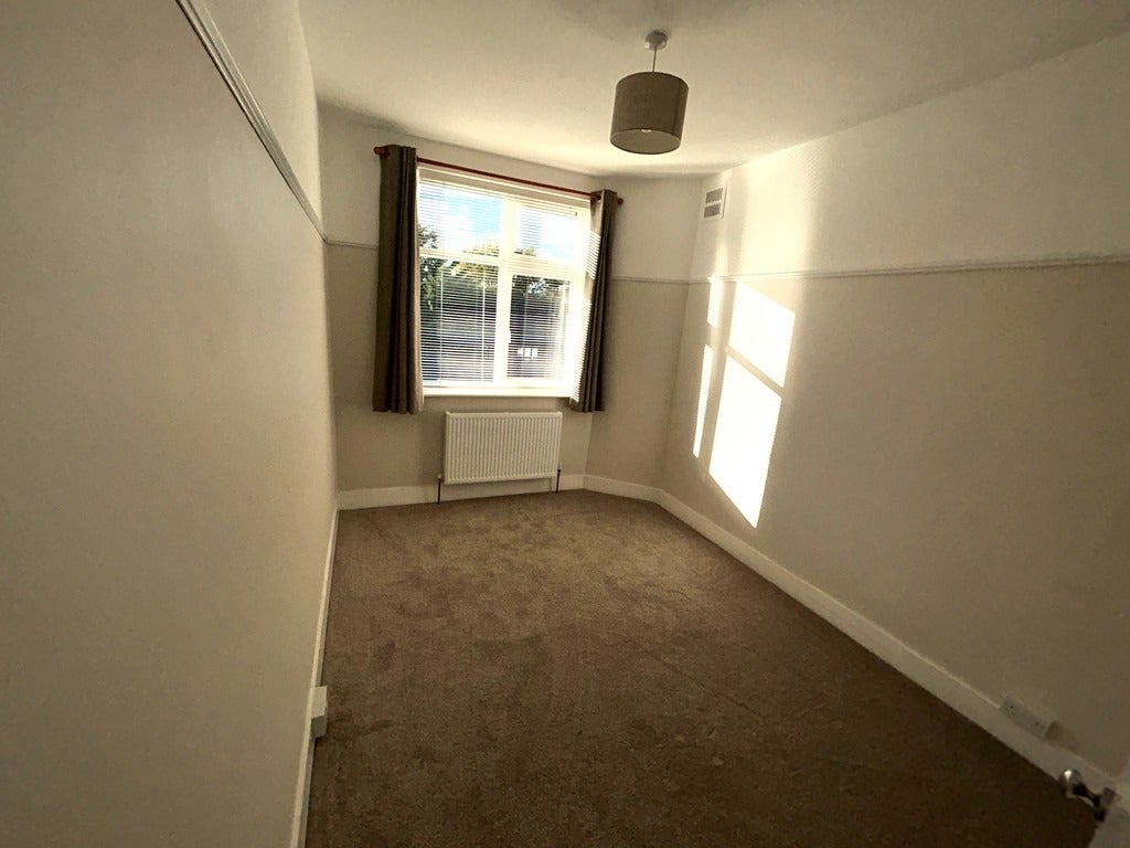 Flat Kent Road in Greater London