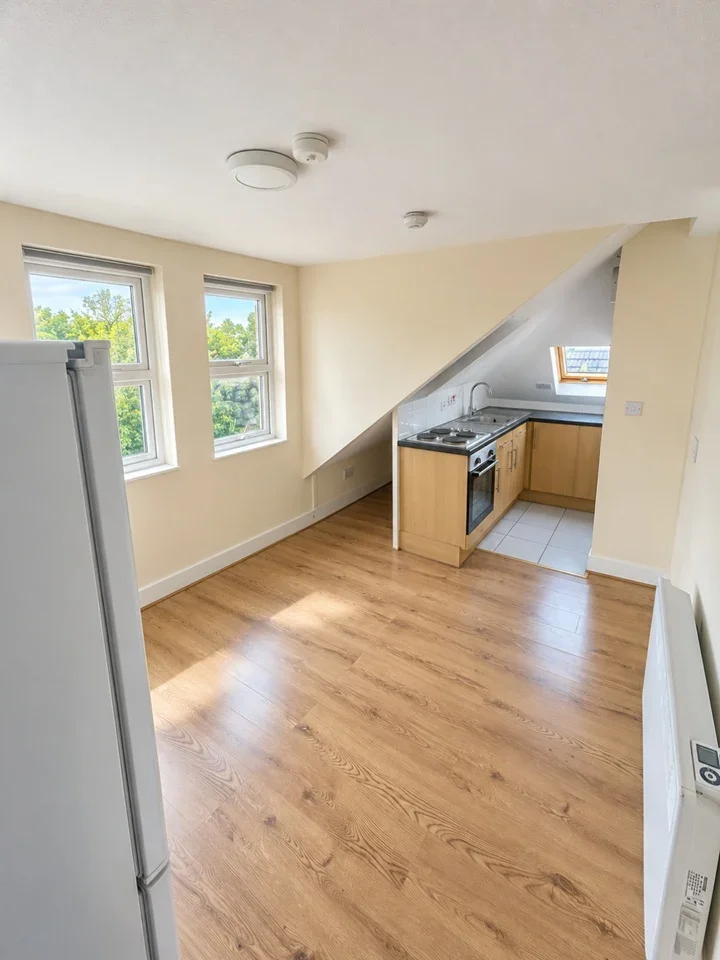 Flat Aldborough Road South in Greater London