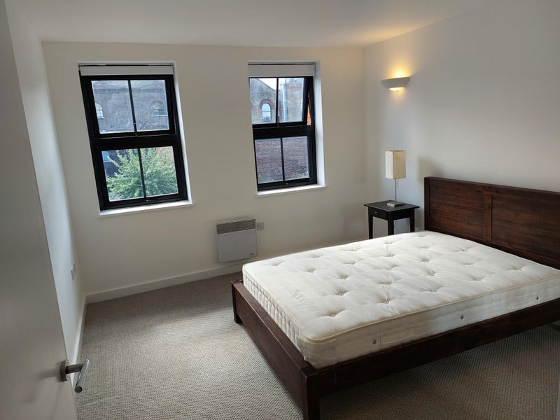 Room Redcross Way in Greater London
