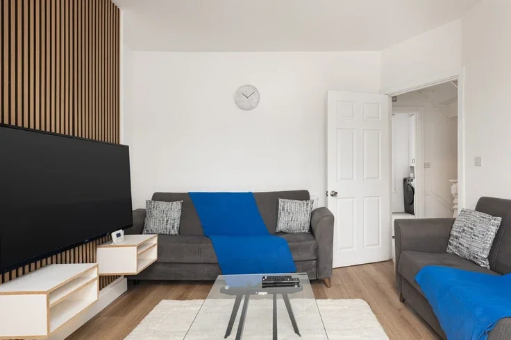 Room Elmstead Road in Greater London