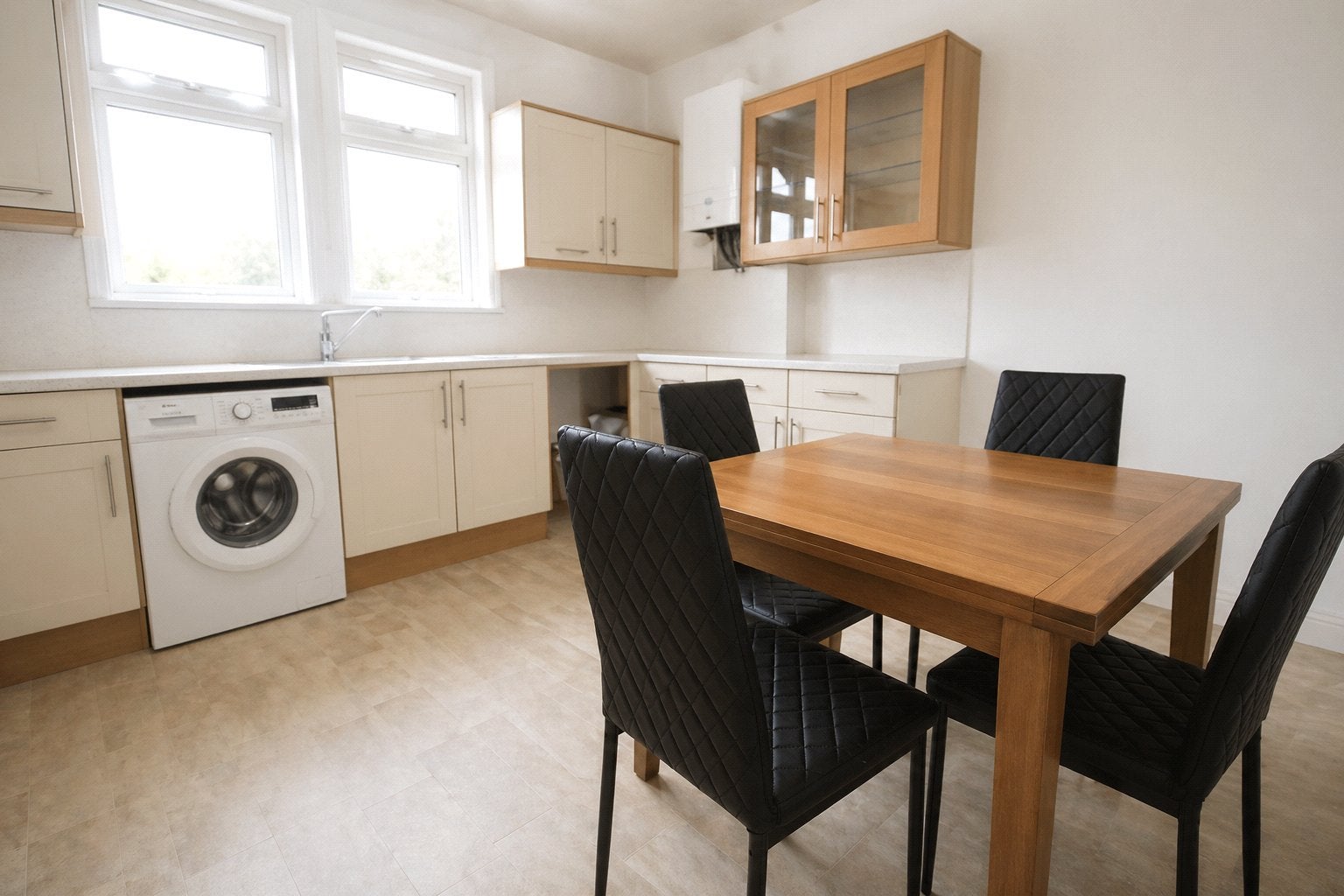 Room Quadrant Road in Greater London