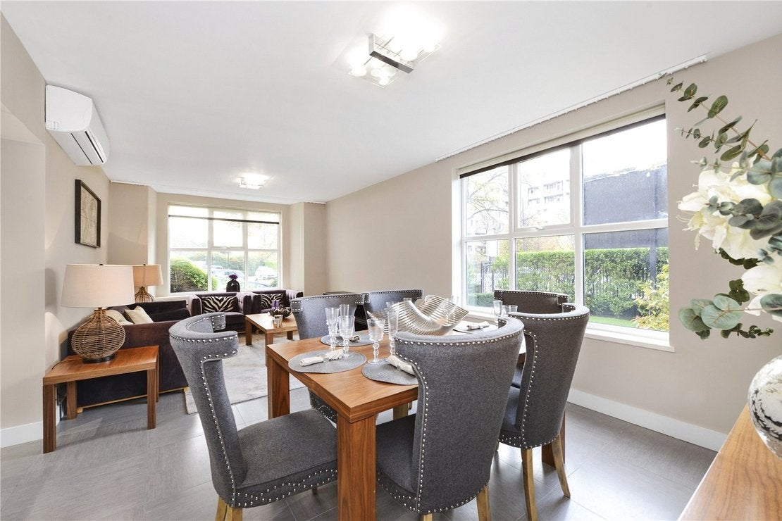 Flat Finchley Road in Greater London
