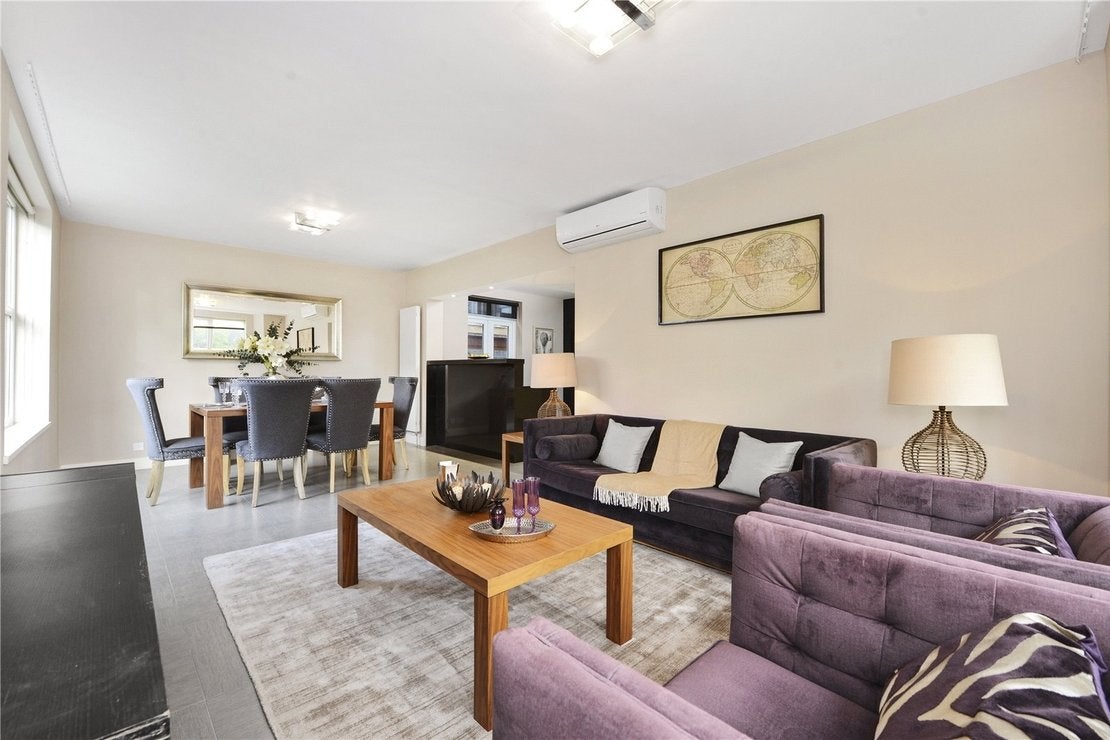 Flat Finchley Road in Greater London