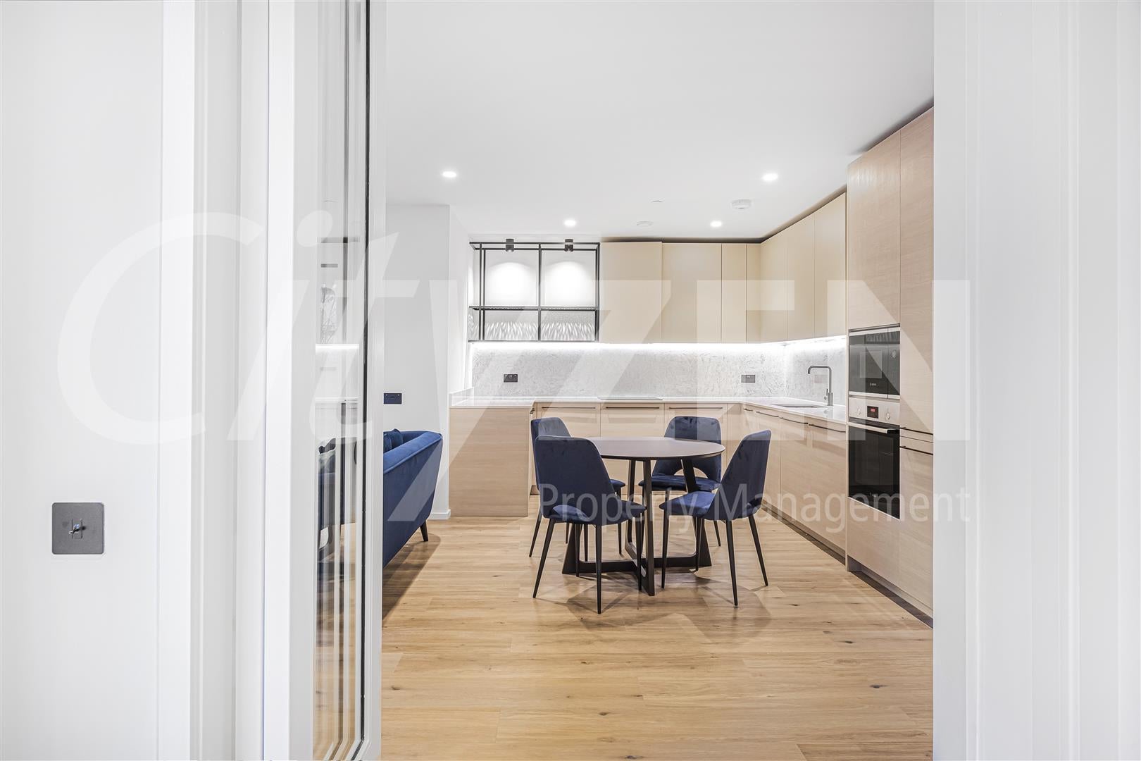 Flat Hawser Lane in Greater London