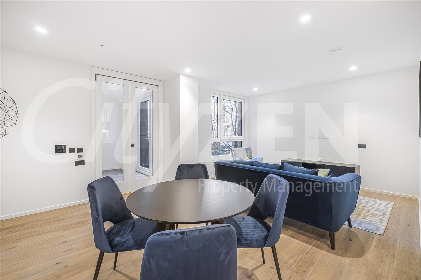Flat Hawser Lane in Greater London