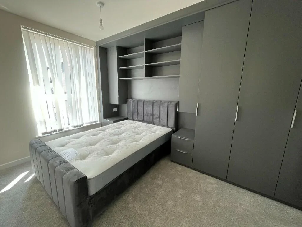 Flat Hargrave Drive in Greater London