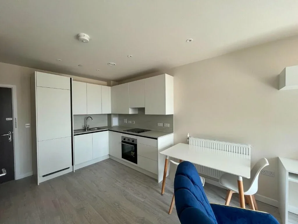 Flat Hargrave Drive in Greater London