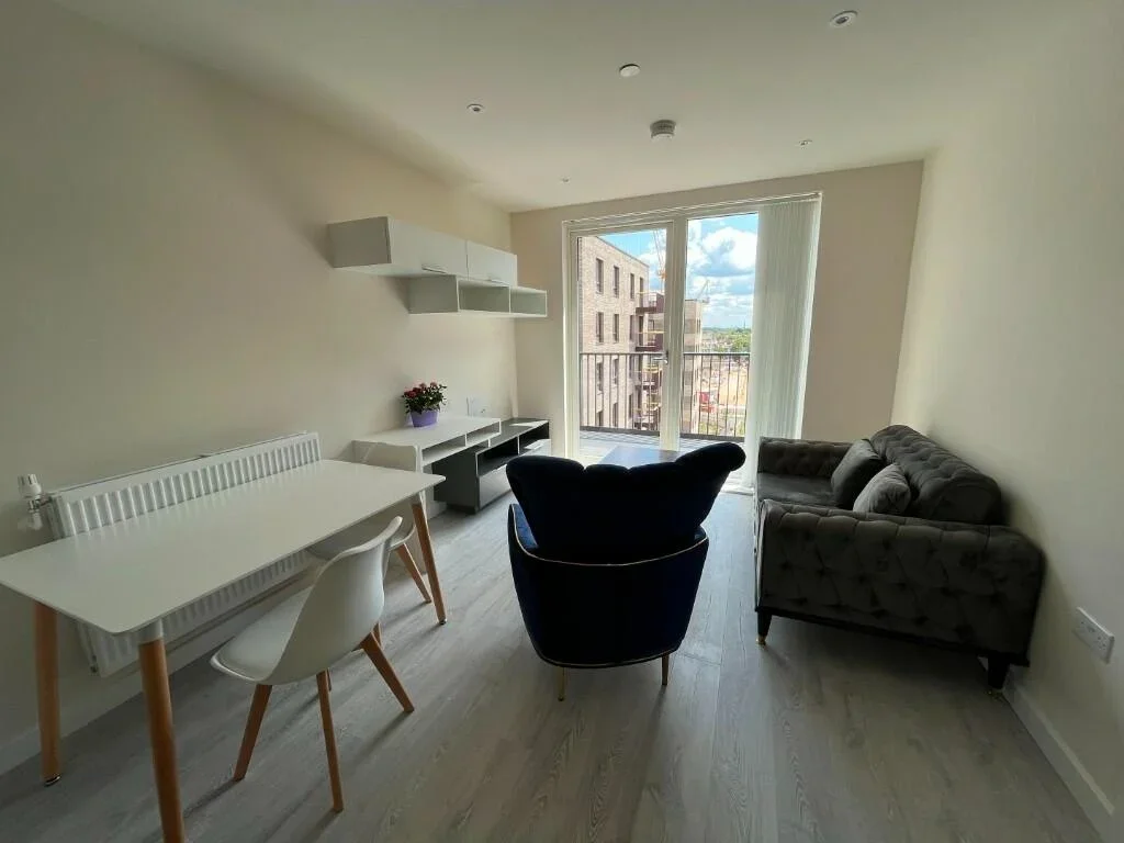 Flat Hargrave Drive in Greater London