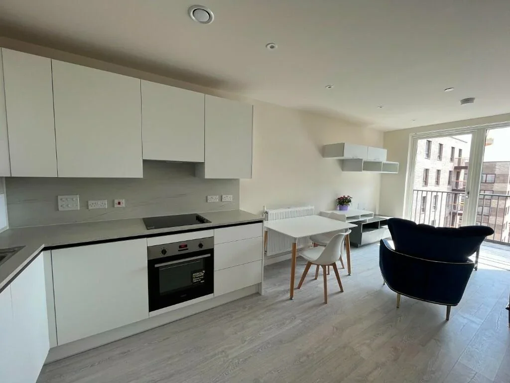 Flat Hargrave Drive in Greater London