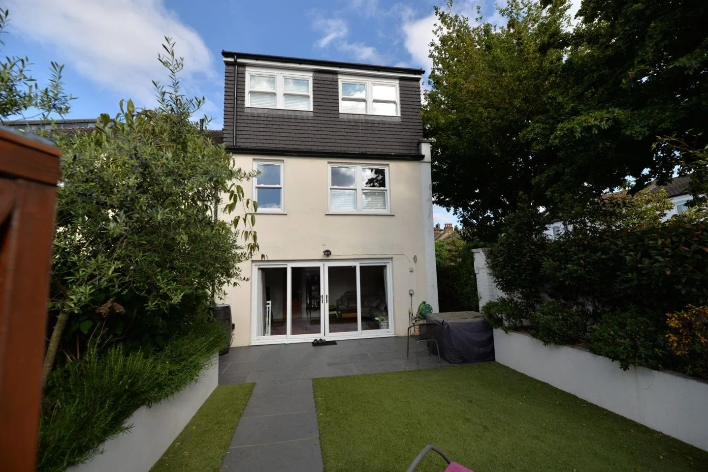 House Hindmans Road in Greater London