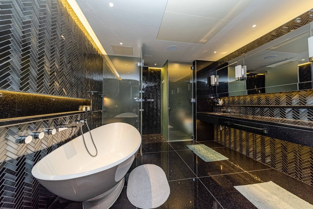 Flat Silk Street in City of London