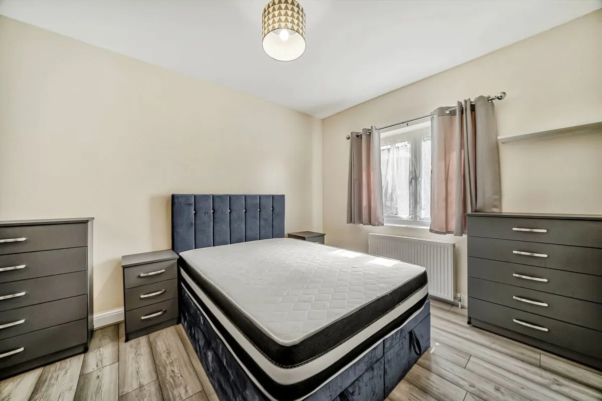 Room Chatsworth Crescent in Greater London