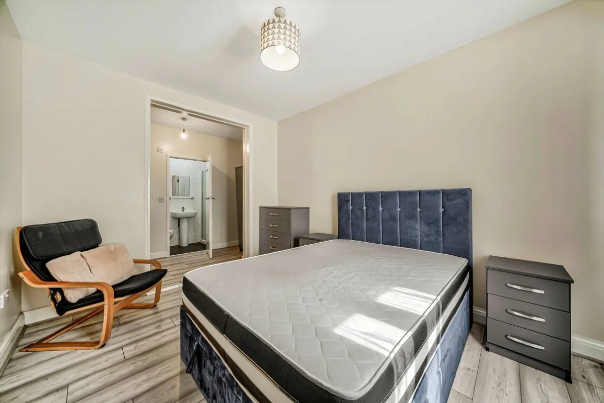 Room Chatsworth Crescent in Greater London