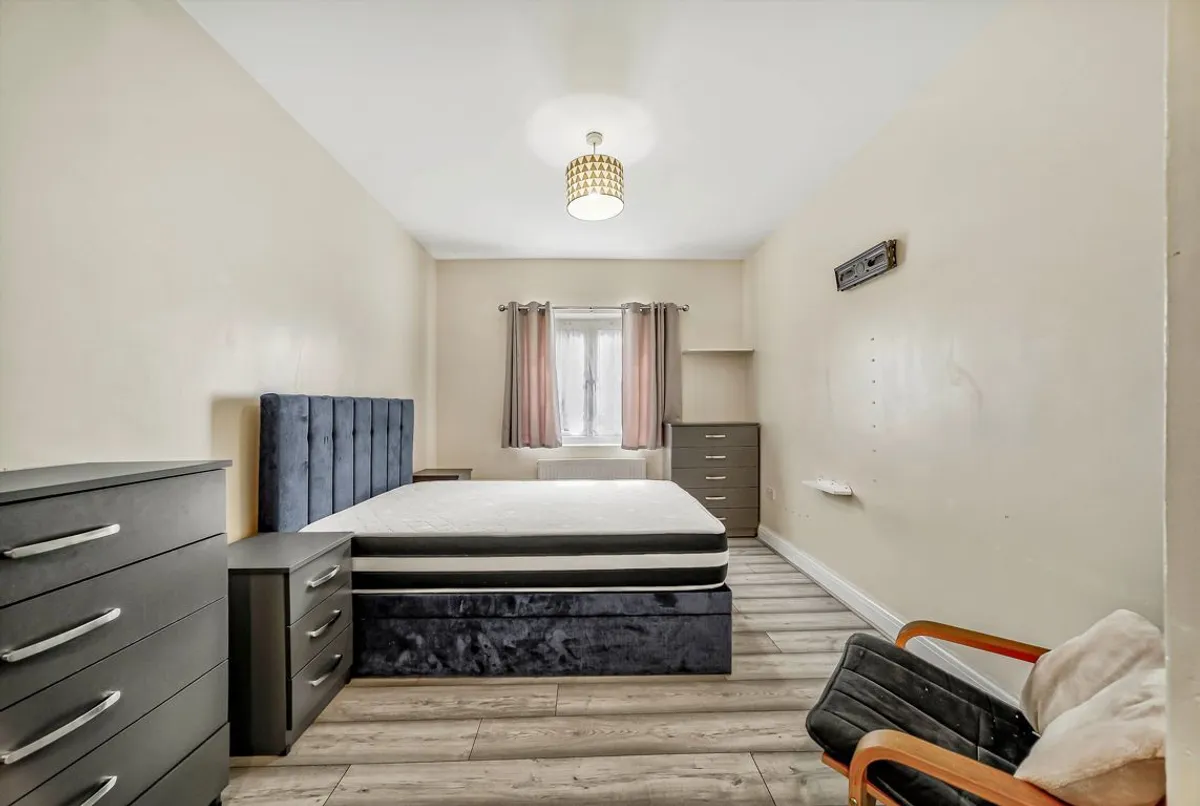 Room Chatsworth Crescent in Greater London