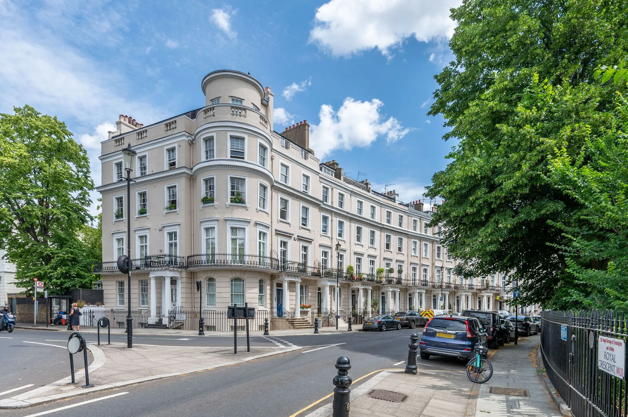 Flat Royal Crescent in Greater London