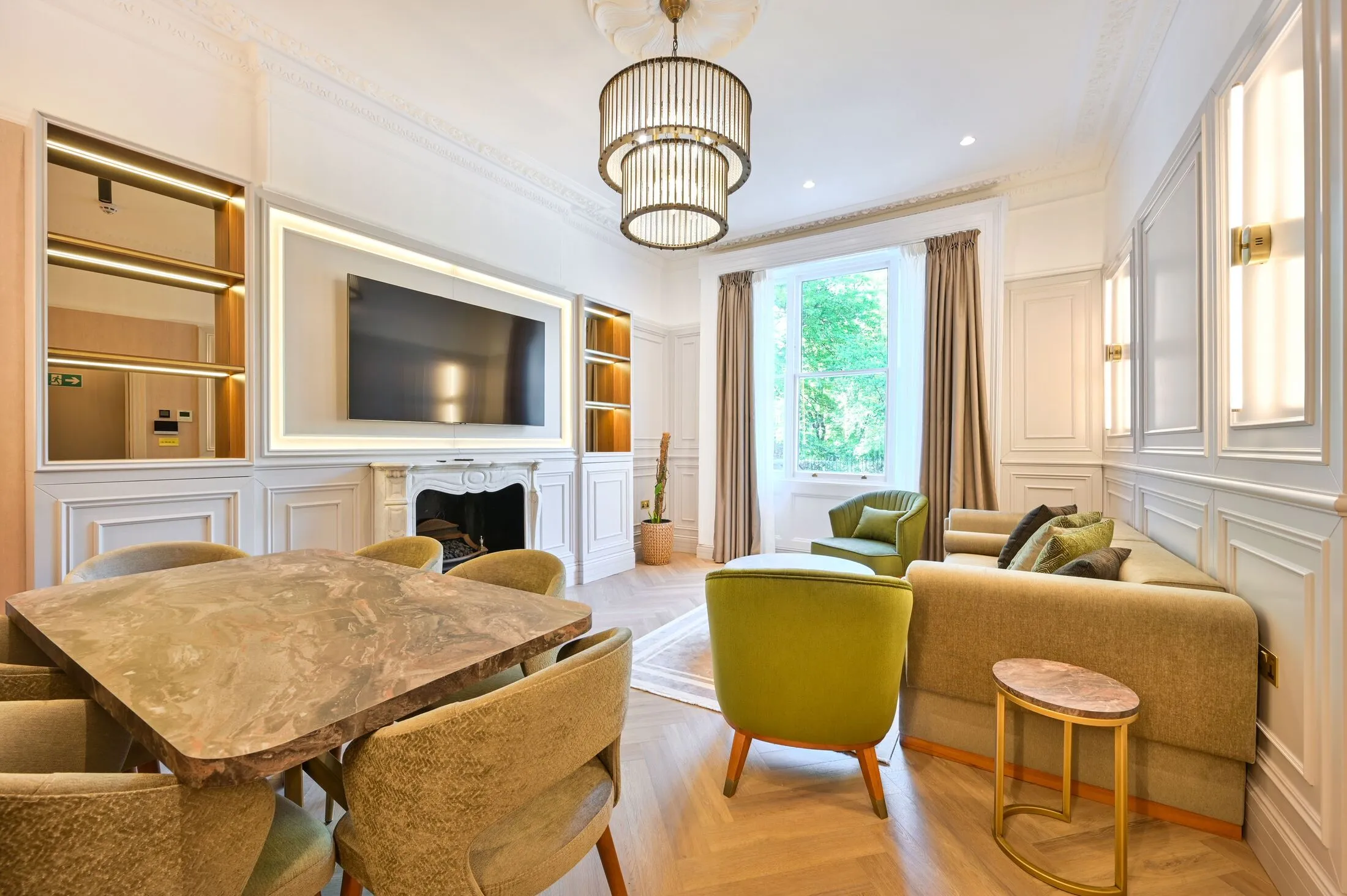 Flat Royal Crescent in Greater London
