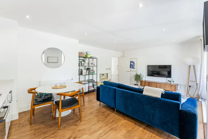Flat Gunmakers Lane in Greater London