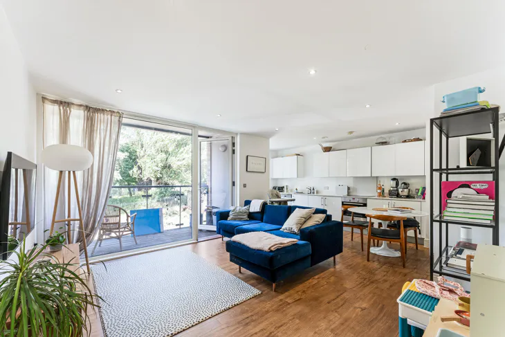 Flat Gunmakers Lane in Greater London