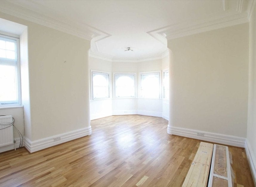 Flat Finchley Road in Greater London
