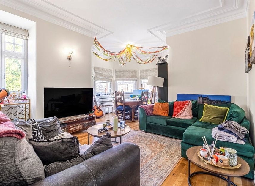 Flat Finchley Road in Greater London