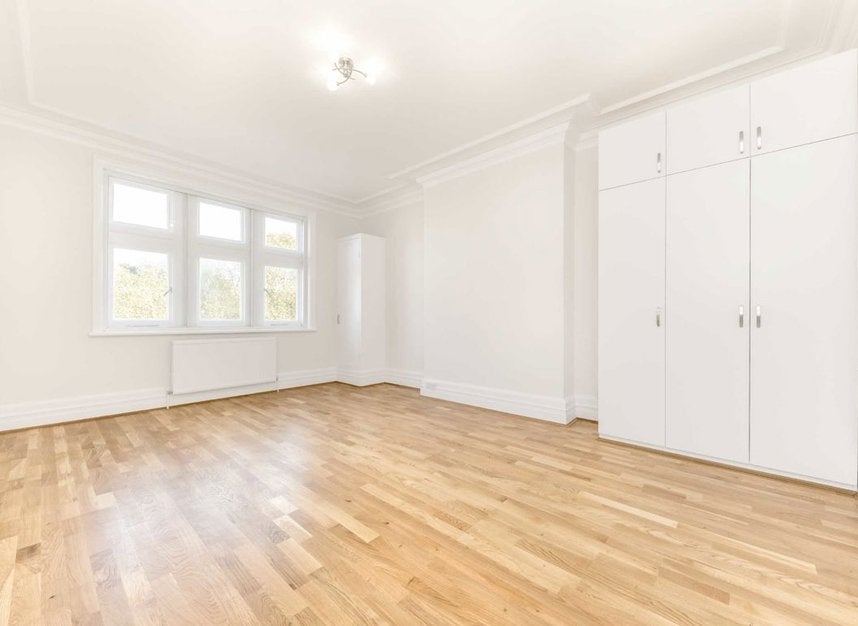 Flat Finchley Road in Greater London