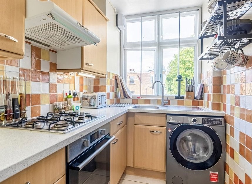 Flat Finchley Road in Greater London