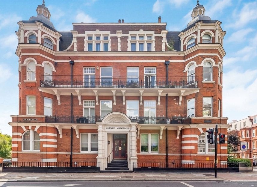 Flat Finchley Road in Greater London