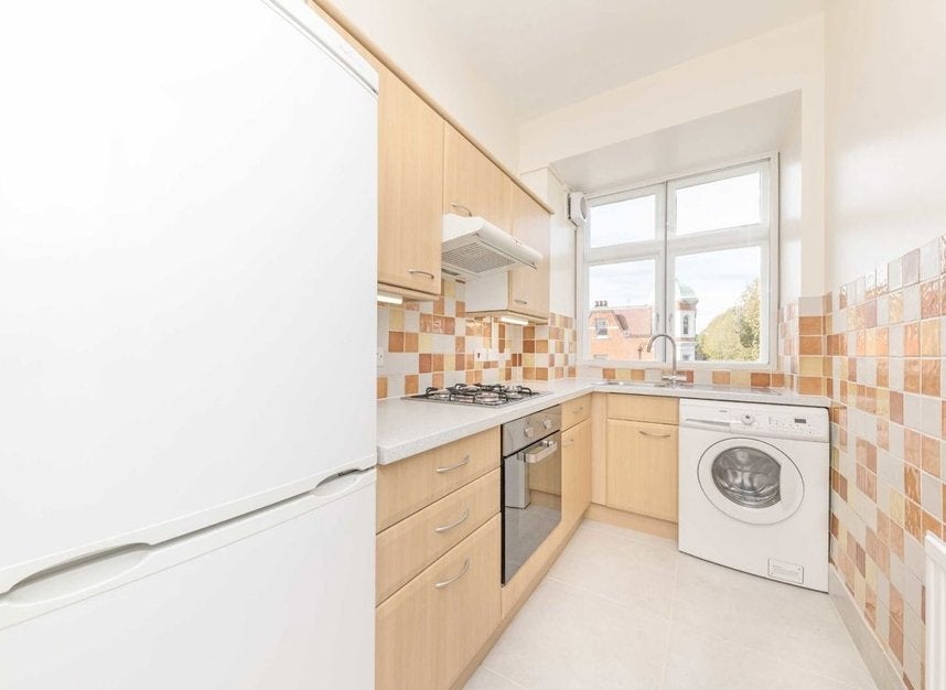 Flat Finchley Road in Greater London