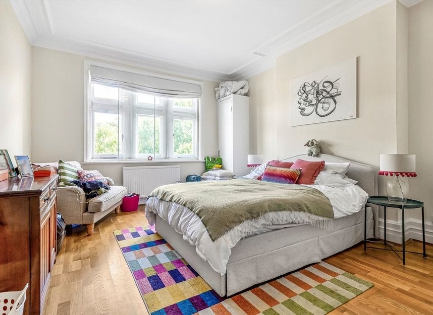 Flat Finchley Road in Greater London