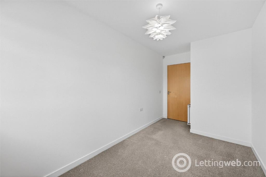 Flat Mackie Place in Westhill