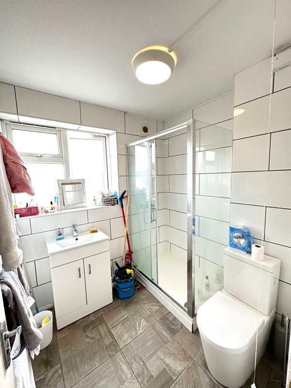 Flat Spenser Grove in Greater London