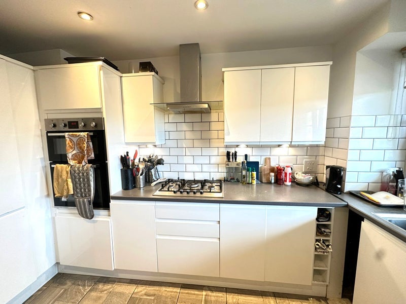 Flat Spenser Grove in Greater London