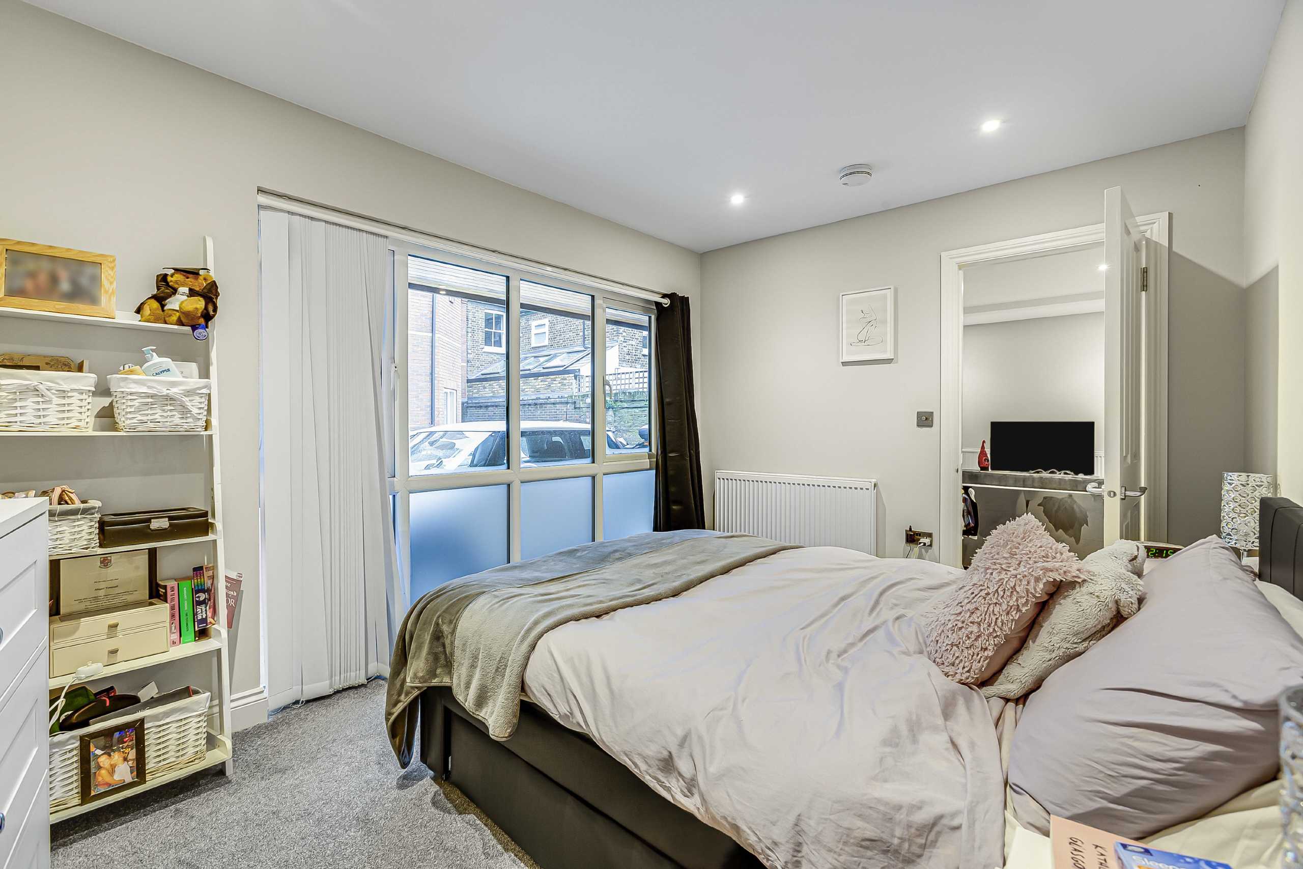 Flat Graham Road in Greater London